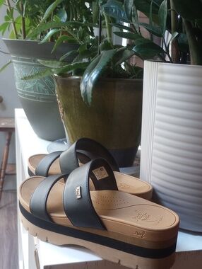 Reef Women’s Black Platform Slide Sandals